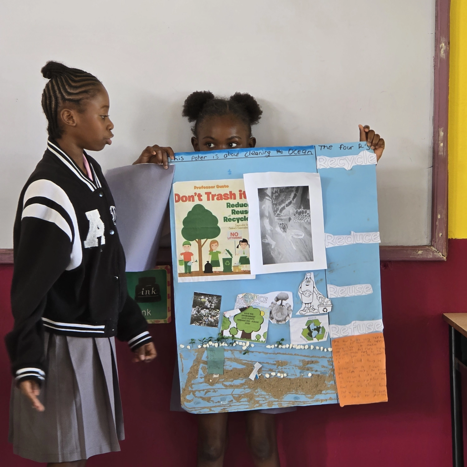 Students of the Sea View Farm Primary School present their poster for session 2