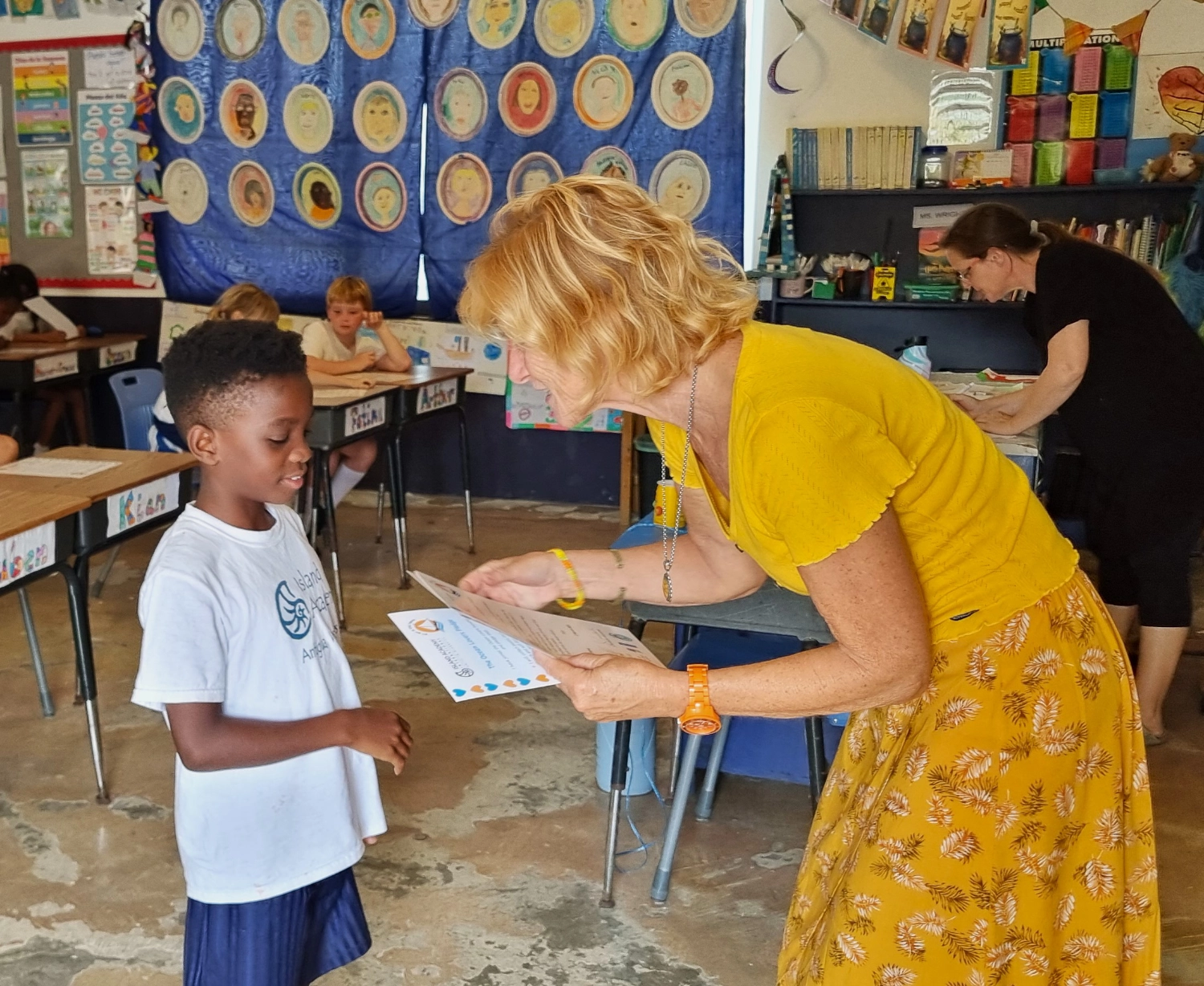 WISH CEO Charlotte presenting the Ocean Lovers Pledge to Island Academy Students